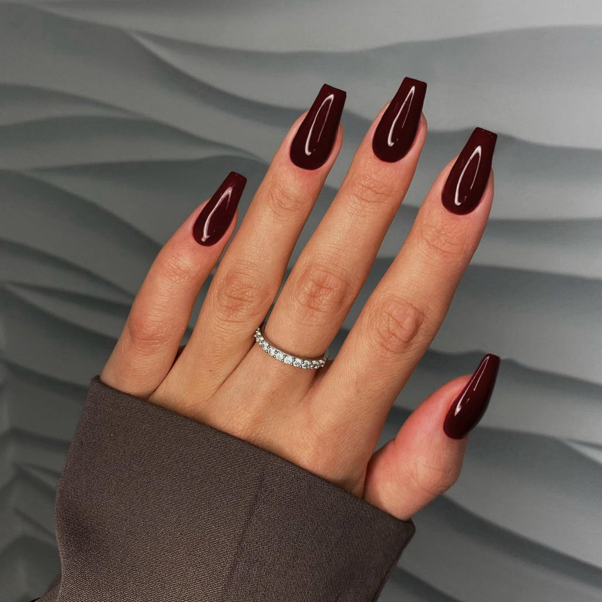 KQueenest Uñas vino medio-largo cuadradas, acabado brillante para uso diario.