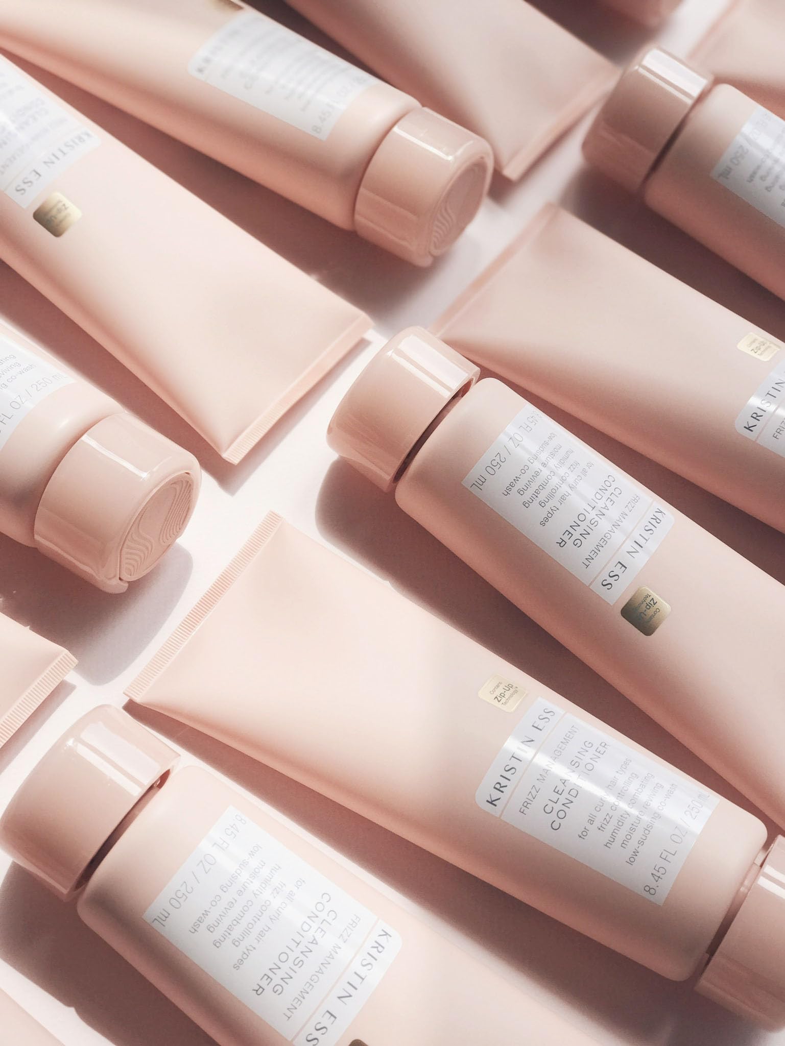 Fórmula segura para color y keratina en Kristin Ess Frizz Management sin sulfatos.