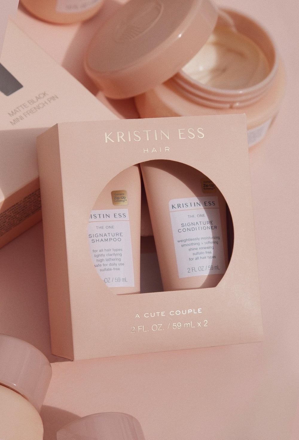 Juego de viaje Kristin Ess: mini set para cuidado capilar diario, perfecto para viajar.