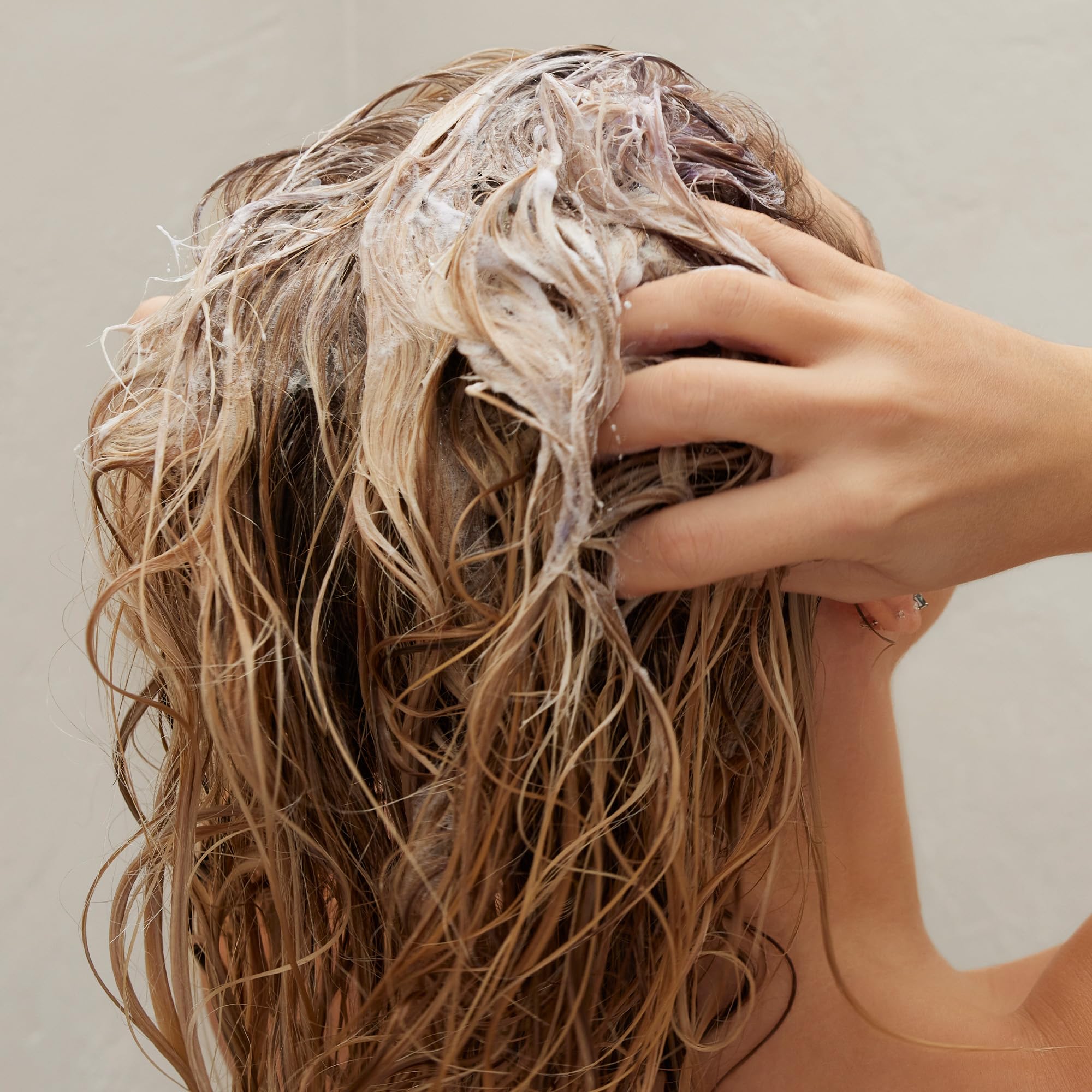 Kristin Ess The One Purple Shampoo: deja cabello con brillo suave