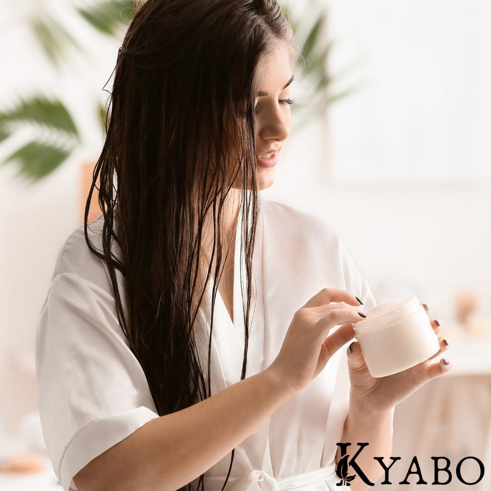 Cuidado del cabello con Kyabo Lanolina anhidra para brillo ligero.