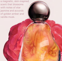 Kylie Cosmetics Cosmic EDP: aplicación en la piel para un efecto envolvente y duradero.