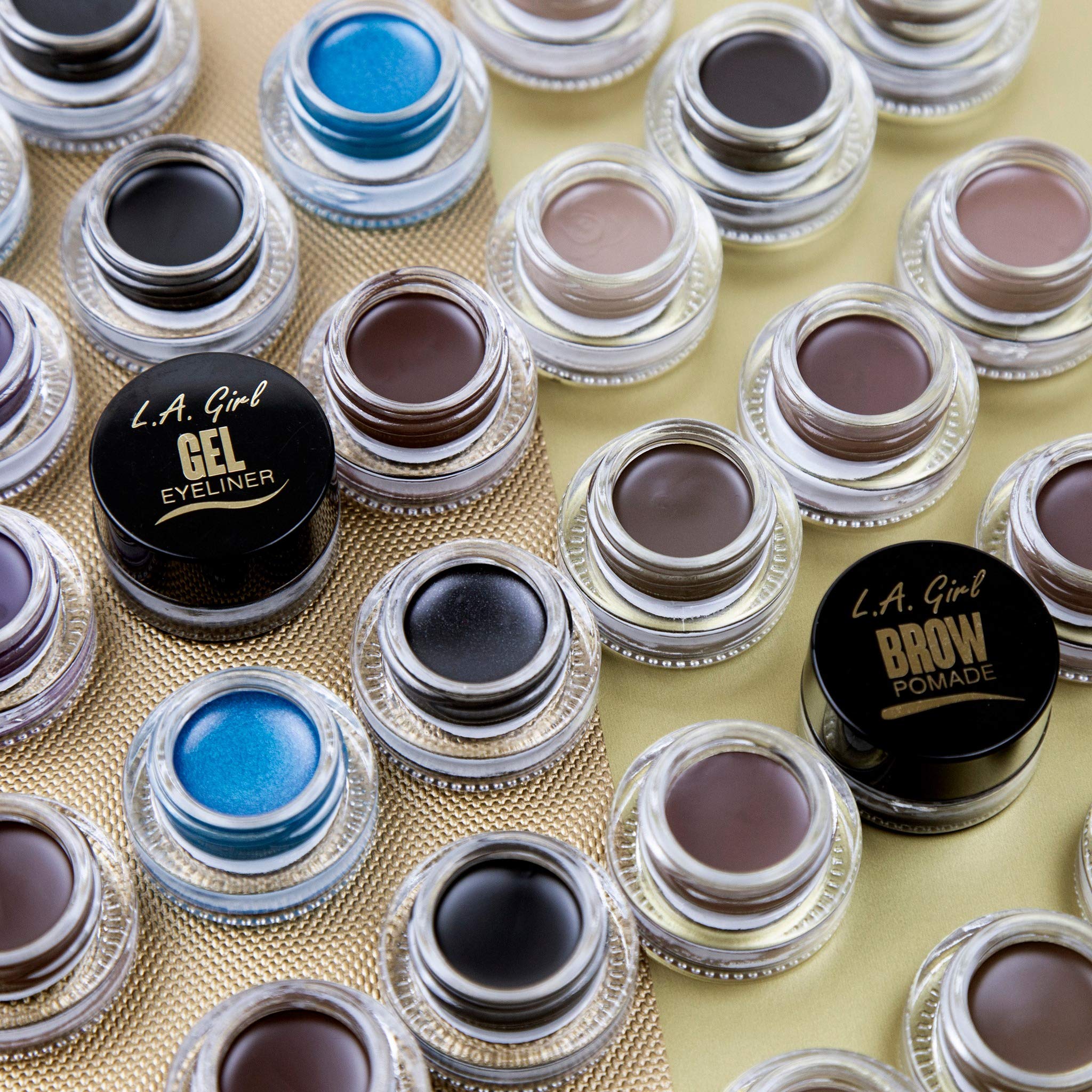 Seis tonos disponibles para emparejar tu color natural de cejas.