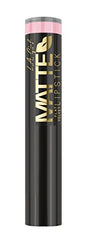Lápiz labial L.A. Girl Carried Away, muestra color real y cobertura suave para un look diario.
