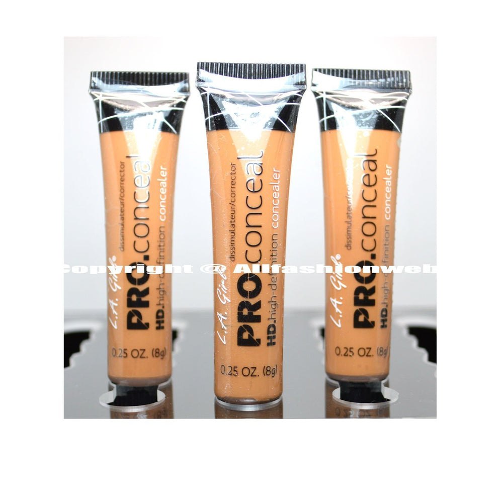 L.A. Girl Pro Concealer GC983 Fawn, aplicador suave para una aplicación precisa.