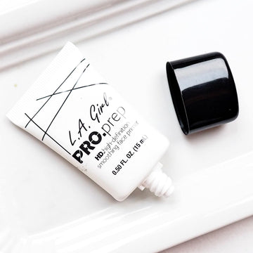 L.A. Girl PRO Prep HD, mejora la duración del maquillaje durante el día.