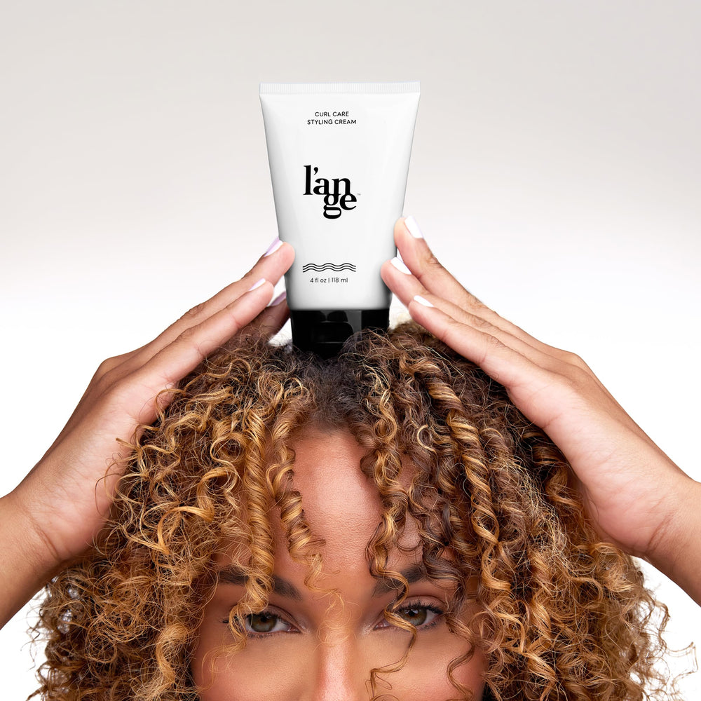 Control del frizz para rizos definidos con L'ANGE Hair.