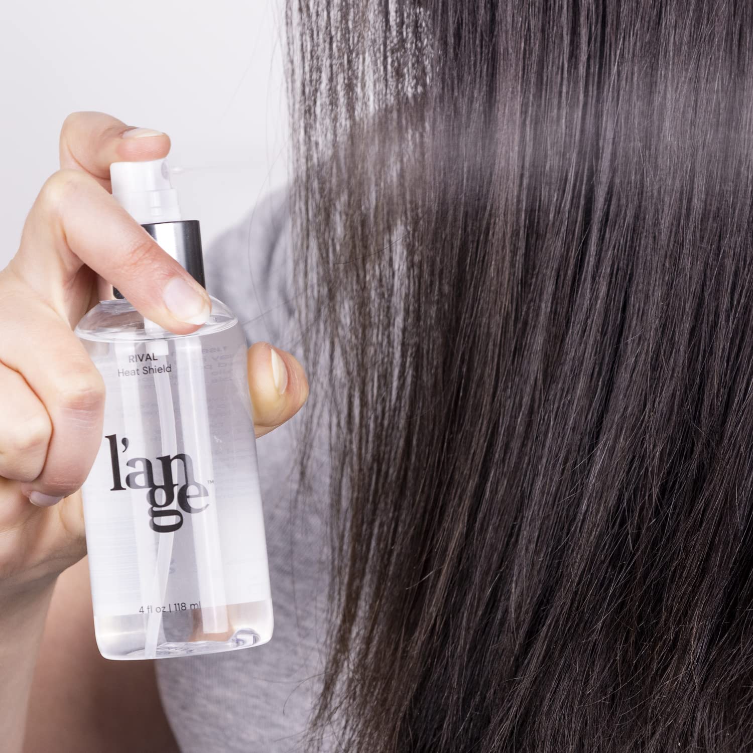 Control del frizz gracias a Rival Heat Shield durante el peinado