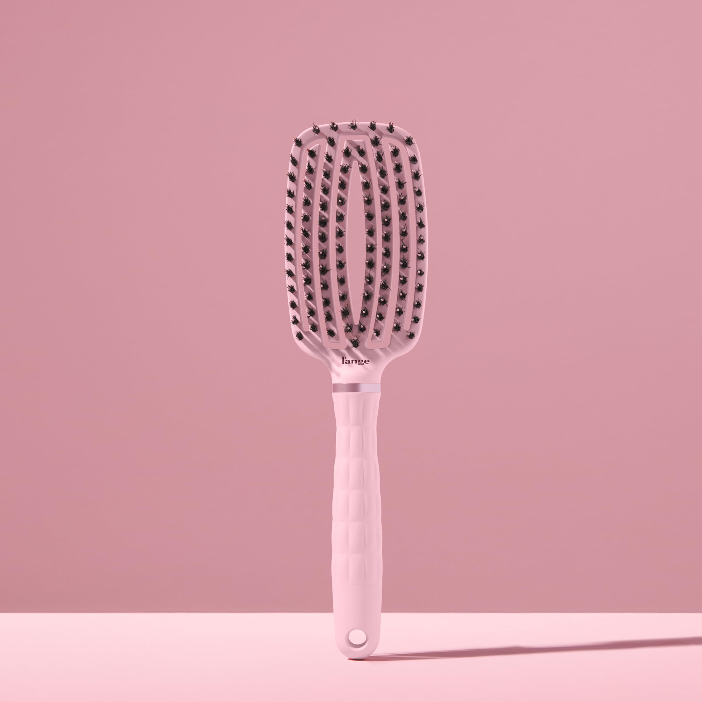 L'ANGE HAIR acelera el secado y minimiza el daño con ventilación.