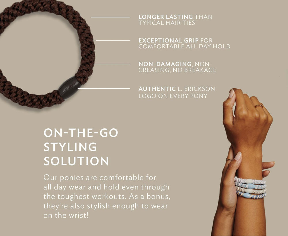 Accesorios diarios de L. Erickson en café para looks cotidianos