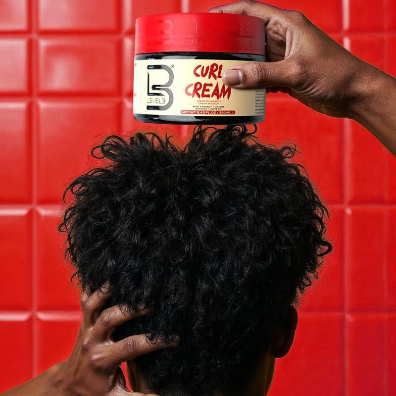 Texto suave de la crema en rizos, definición sin sensación grasa.