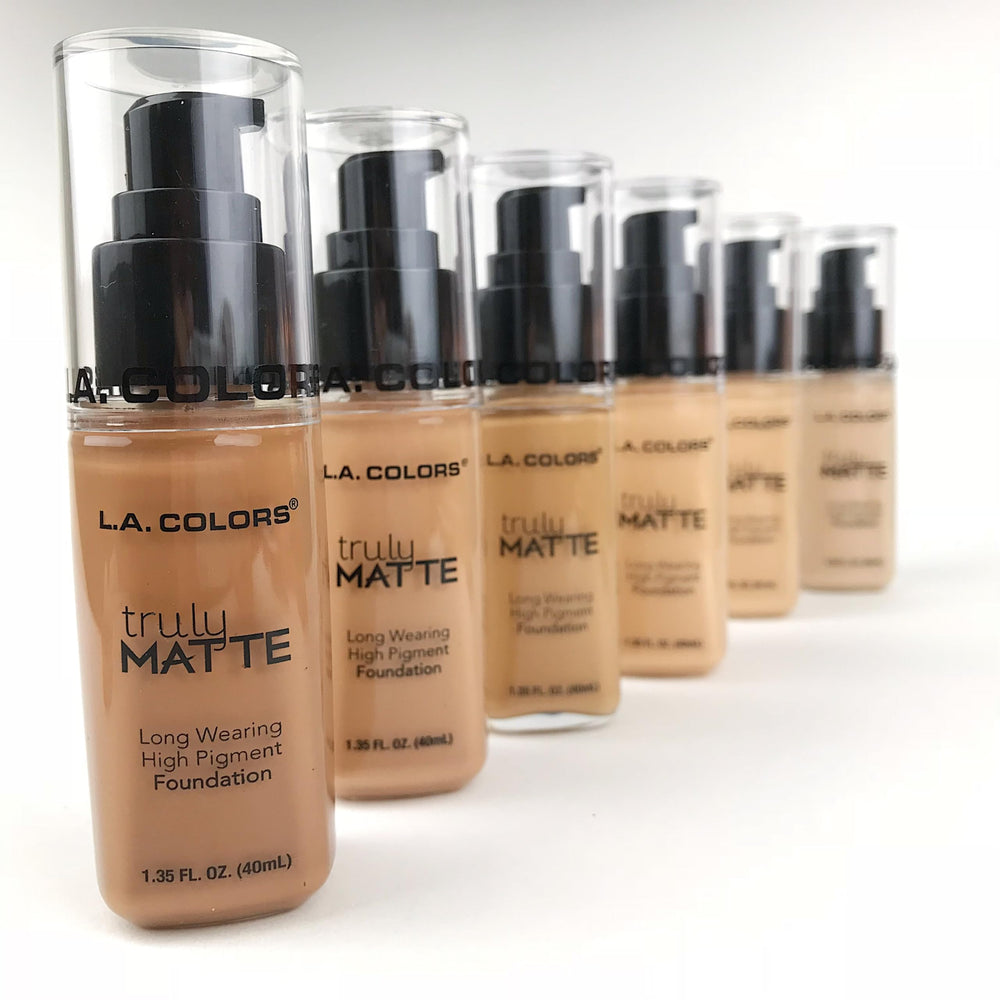 Control del brillo durante el dia con base Truly Matte de L.A. COLORS.