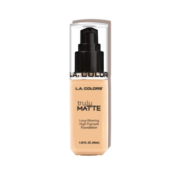 L.A. COLORS Truly Matte Foundation en porcelana, textura sedosa y acabado mate duradero.