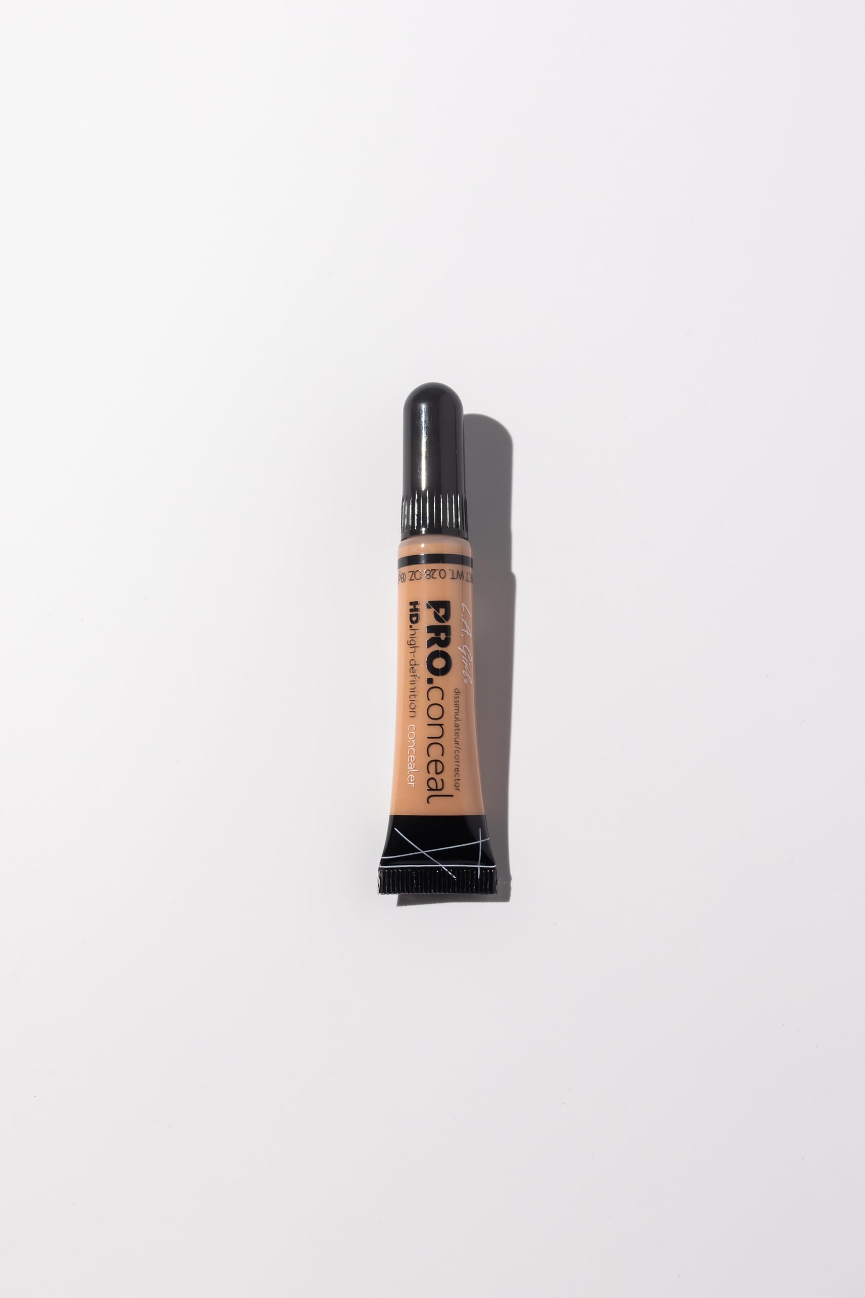 La fórmula de L.A. Girl Pro Concealer corrige enrojecimientos con precisión.