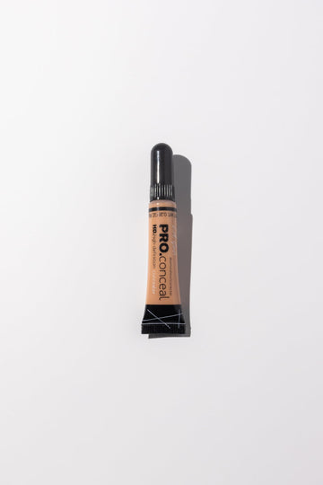 La fórmula de L.A. Girl Pro Concealer corrige enrojecimientos con precisión.