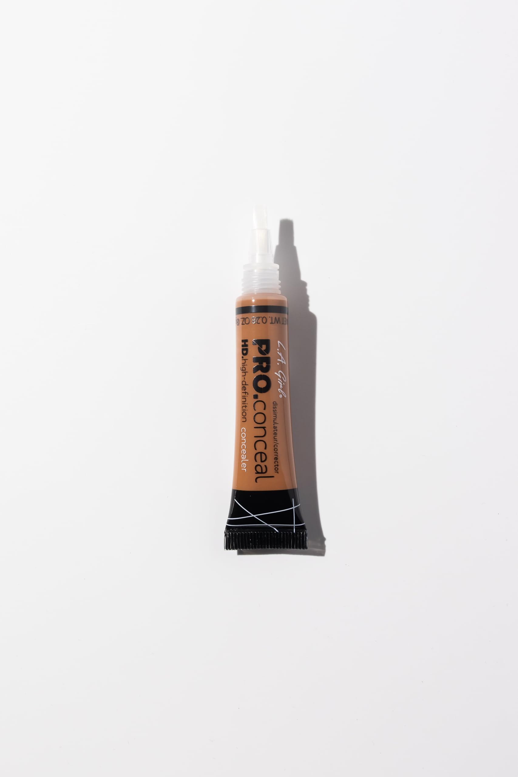 L.A. Girl Pro Concealer Toffee corrección de ojeras con uso suave.
