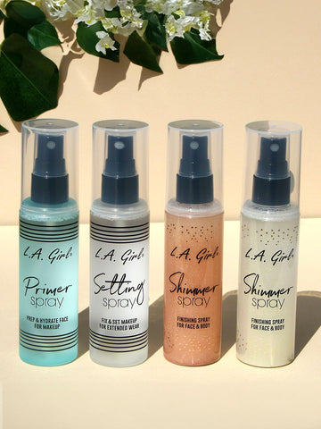 L.A. Girl Shimmer Spray: brillo dorado en la iluminación de la mesa de maquillaje.