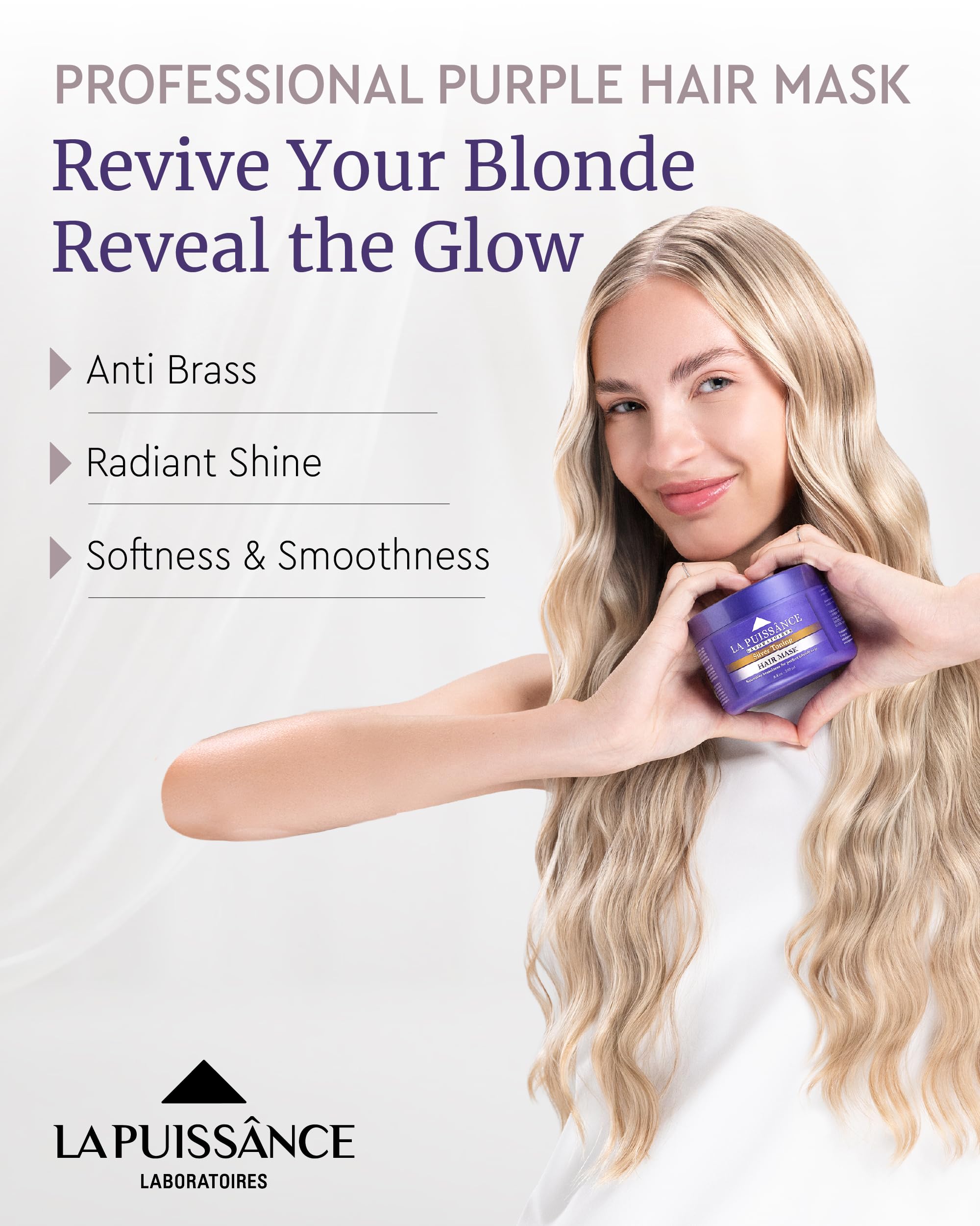 Aplicación de mascarilla morada LA PUISSANCE para cabello rubio con color uniforme