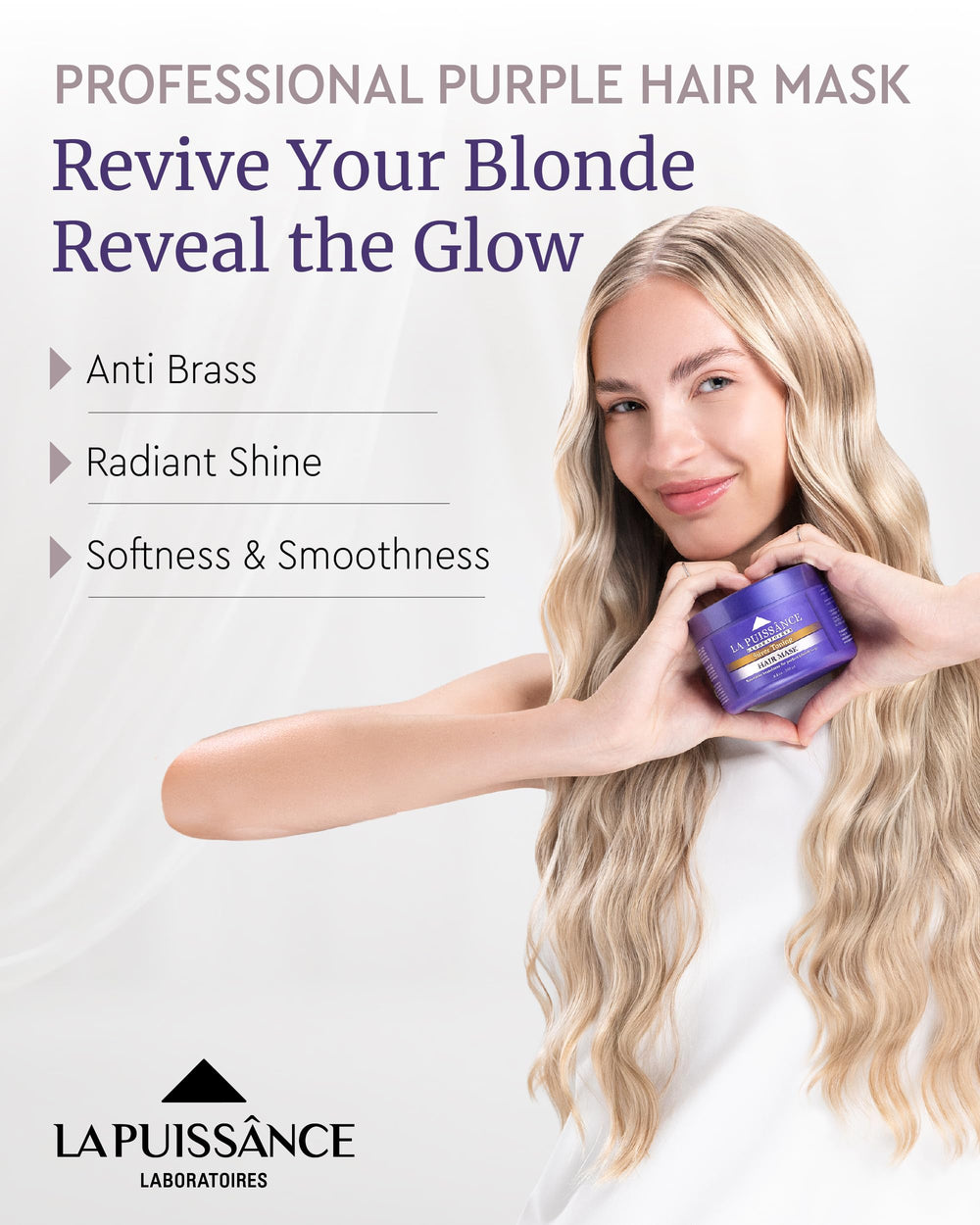 Aplicación de mascarilla morada LA PUISSANCE para cabello rubio con color uniforme