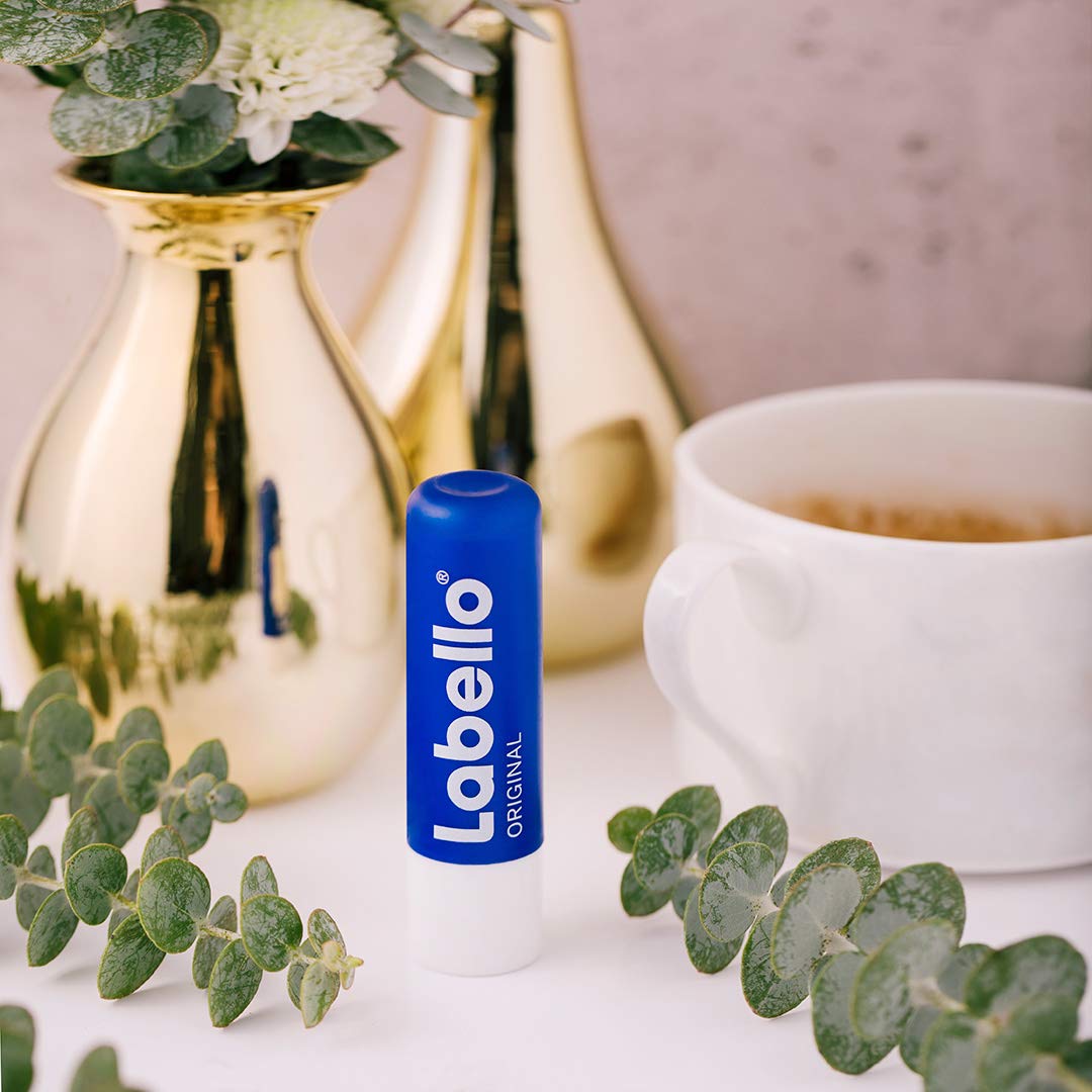 Labello Original application rapide, idéal pour les déplacements et les pauses.