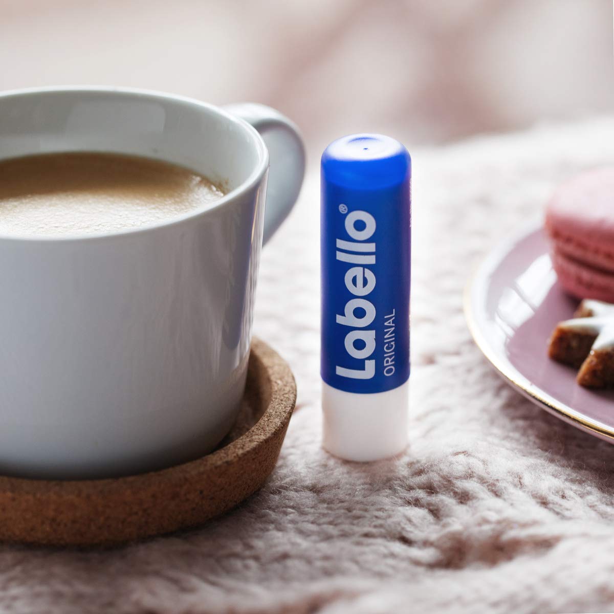 Labello Original tube pratique, parfait pour le sac à main et en voyage.