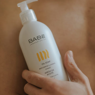 LABORATORIOS BABE Jabón de Aceite, uso diario para cuidado suave.