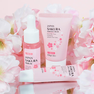 LAIKOU Sakura extracto de flor de cerezo aporta hidratación y balance.
