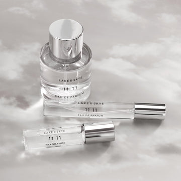 Lake & Skye 11 11: notas de almizcle y ámbar blanco en primer plano.
