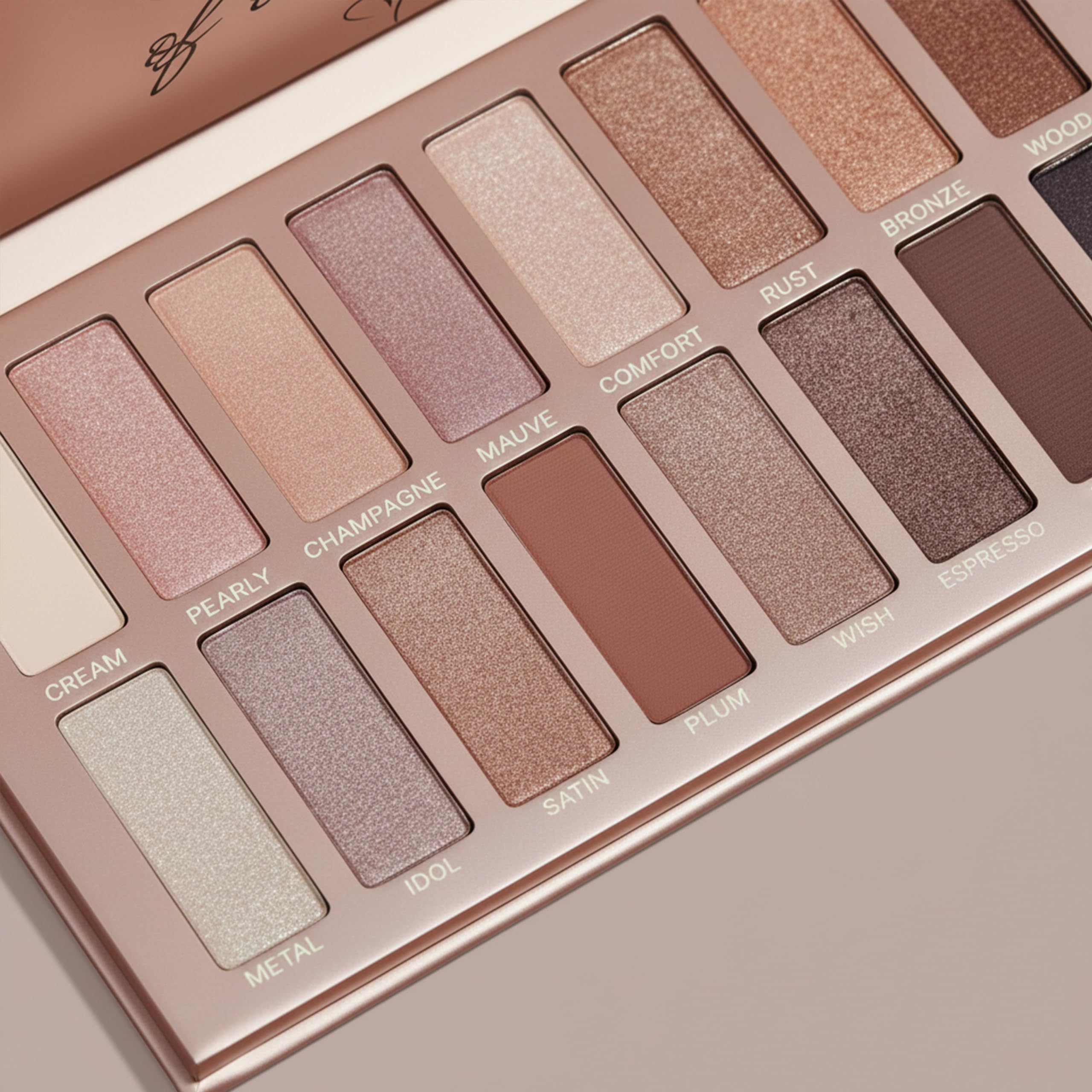 Lamora Paleta Sombras Café Oscuros crea profundidad en ojos ahumados