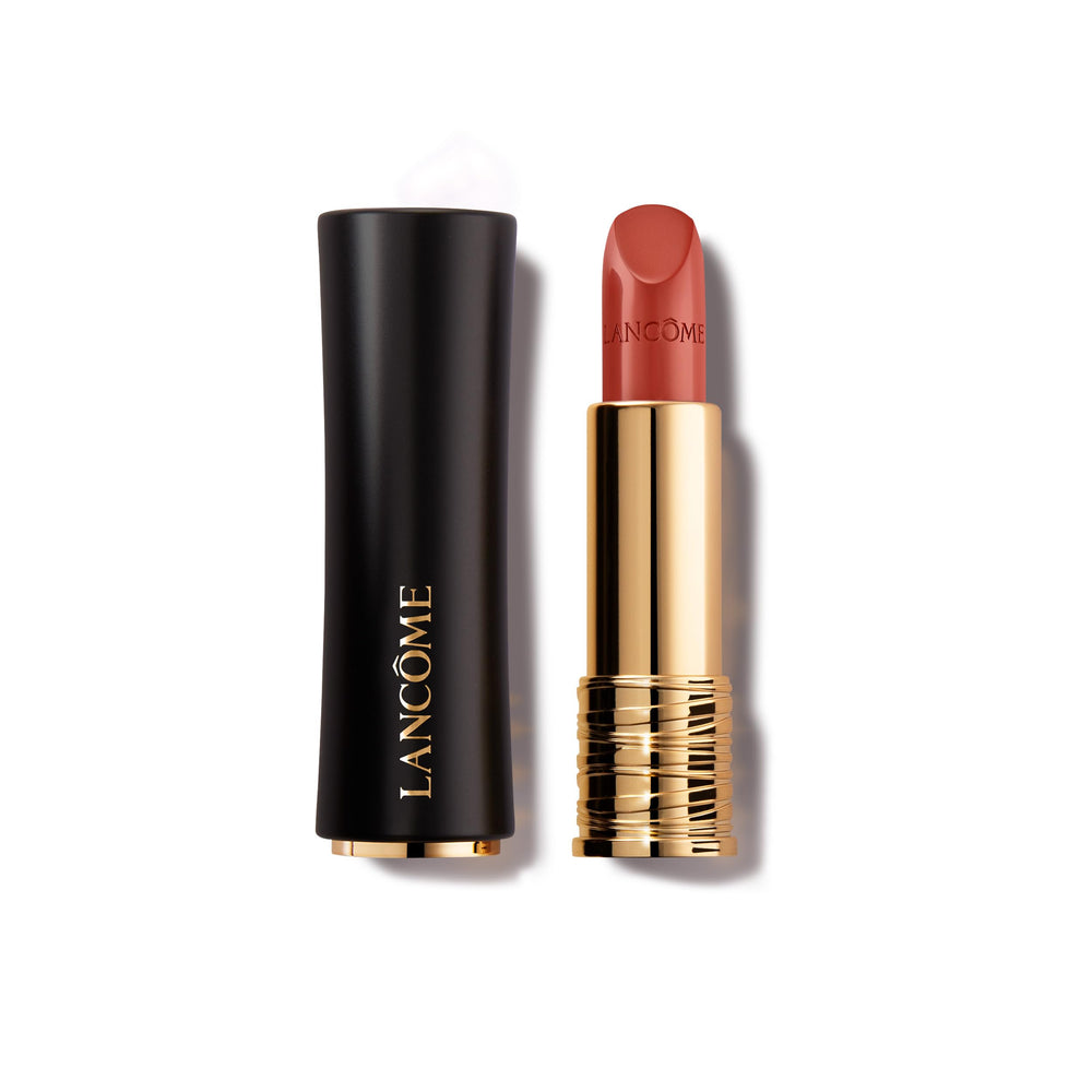 Lancôme L'Absolu Rouge crème emblématique dans un étui élégant, couleur riche et durable.