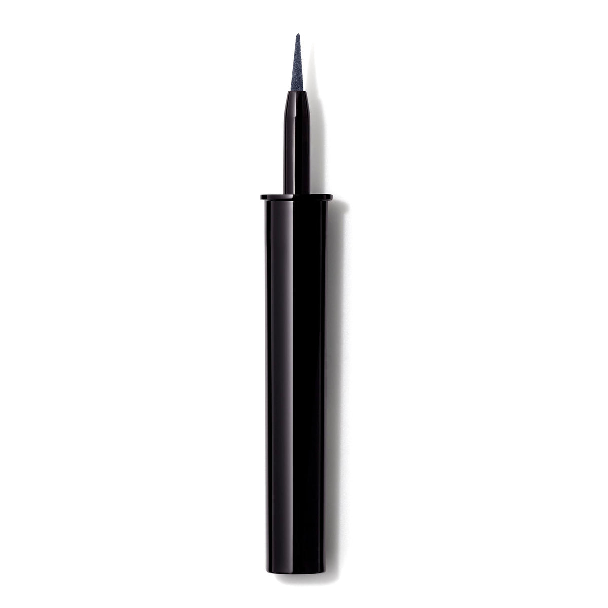 Lancôme Artliner Preciso: pluma líquida para trazos limpios y definición duradera.