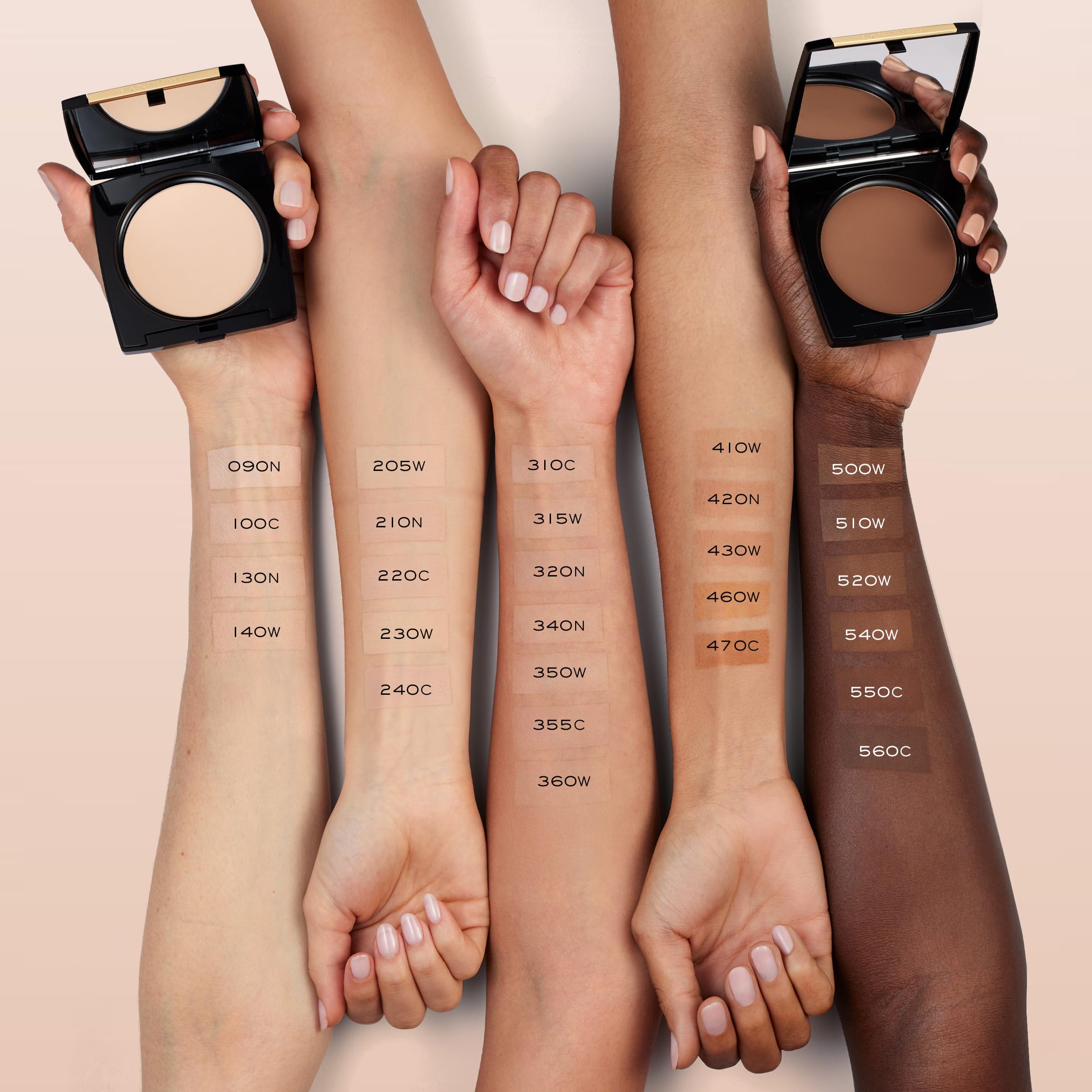 Aplicación seca de Lancôme Dual Finish para cobertura uniforme