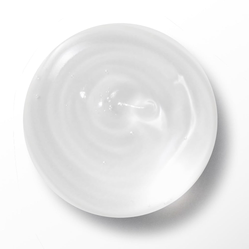 Lancôme La Base Pro: aplicación en mano muestra textura refinada y control de brillo.