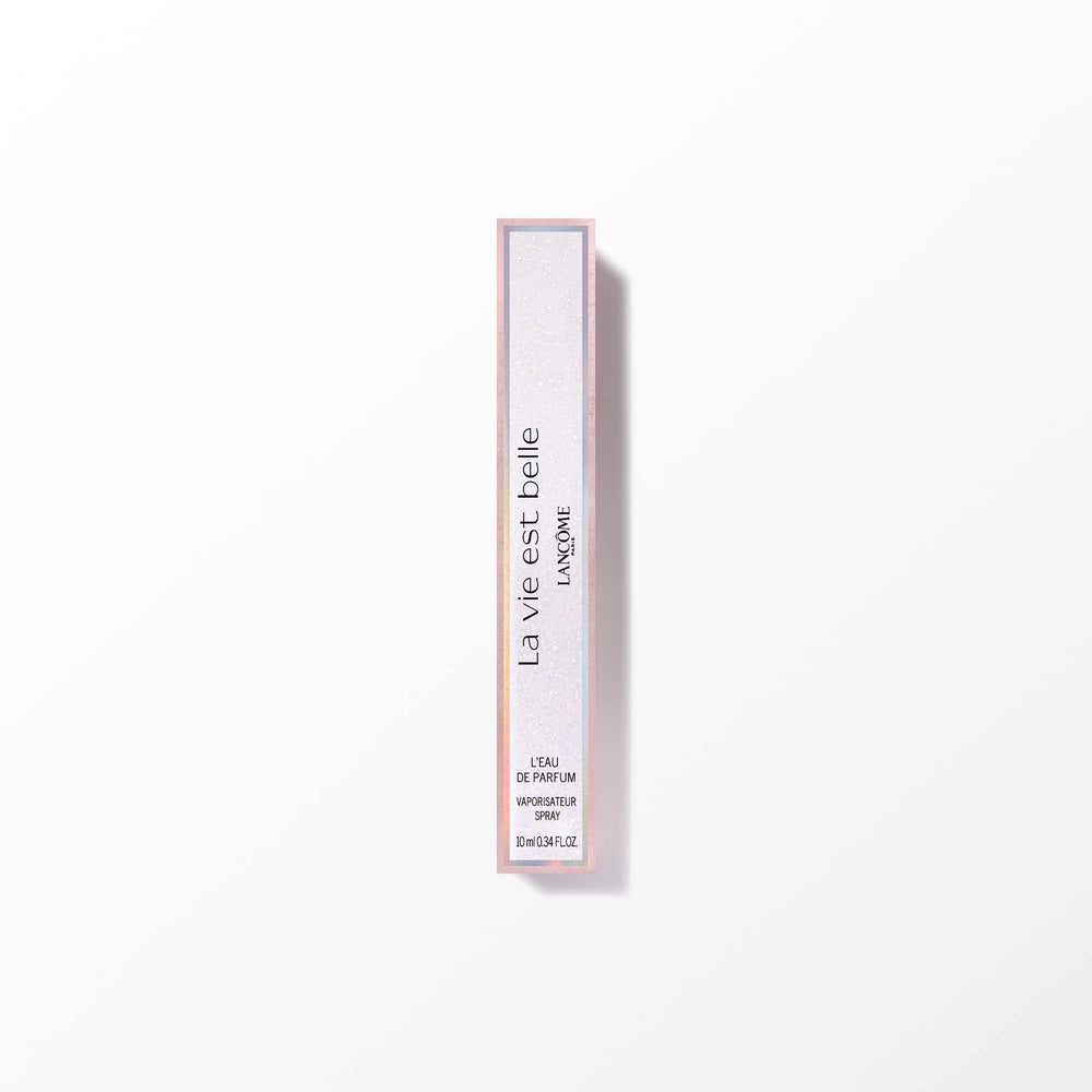 Lancôme La Vie Est Belle: reflejo suave que inspira momentos de cuidado personal.