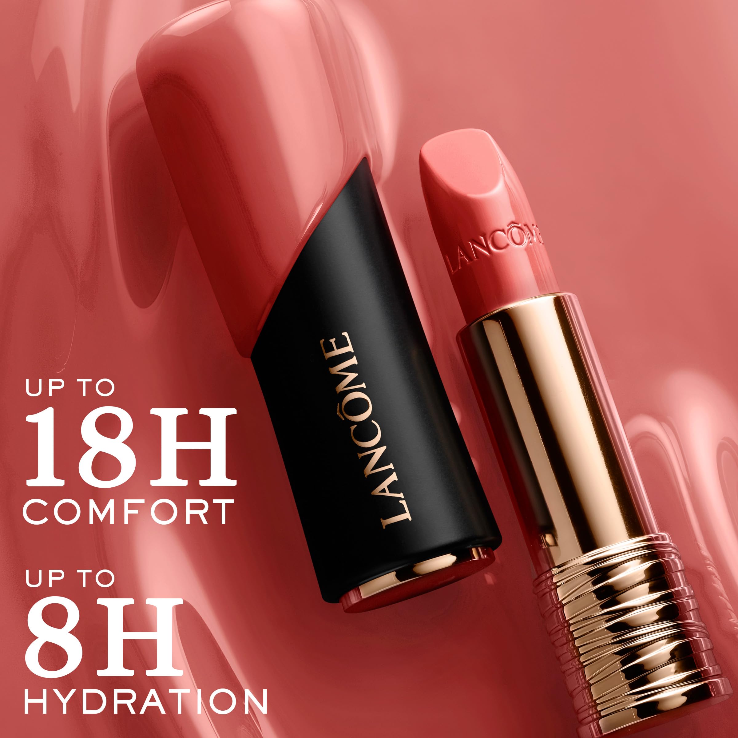 Lancôme L'Absolu Rouge texture crème luxueuse lors de l'application.