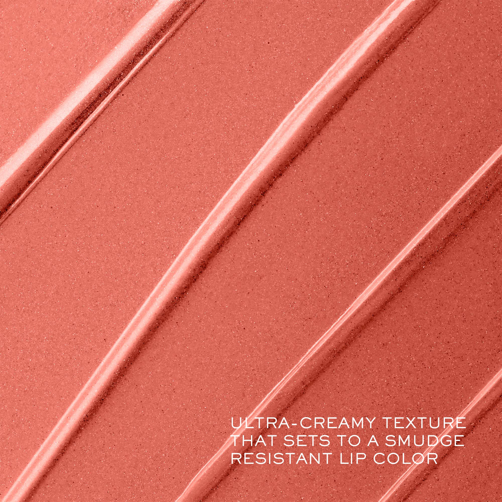 Lancôme L'Absolu Rouge teinte Call Me Sienna sur lèvres chaudes.