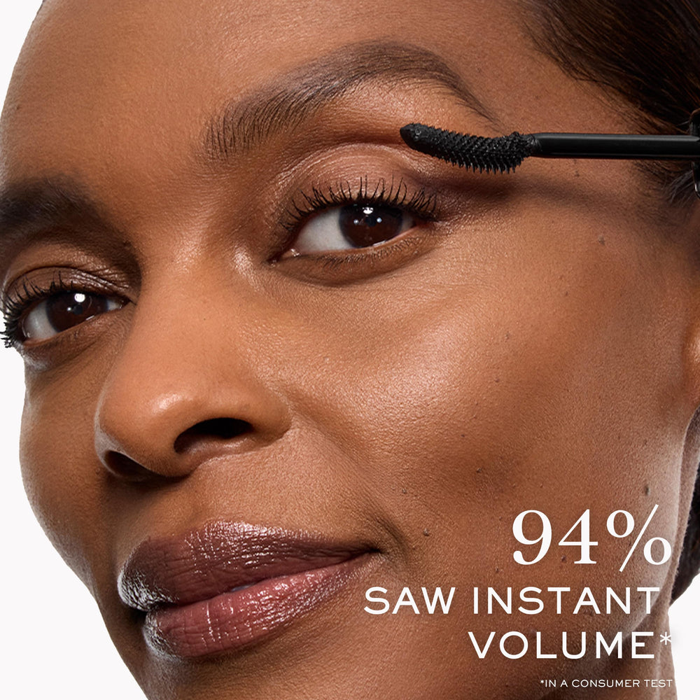 Lancôme Lash Idôle Mascara fórmula gel ligera deja pestañas suaves.