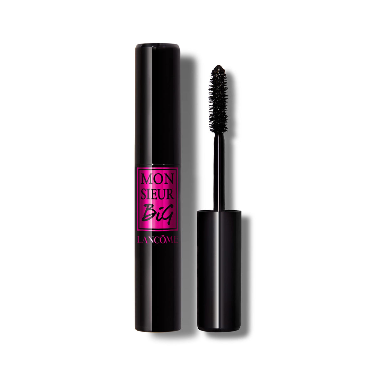Lancôme Monsieur Big Mascara cepillo grande ofrece volumen inmediato en pestañas.