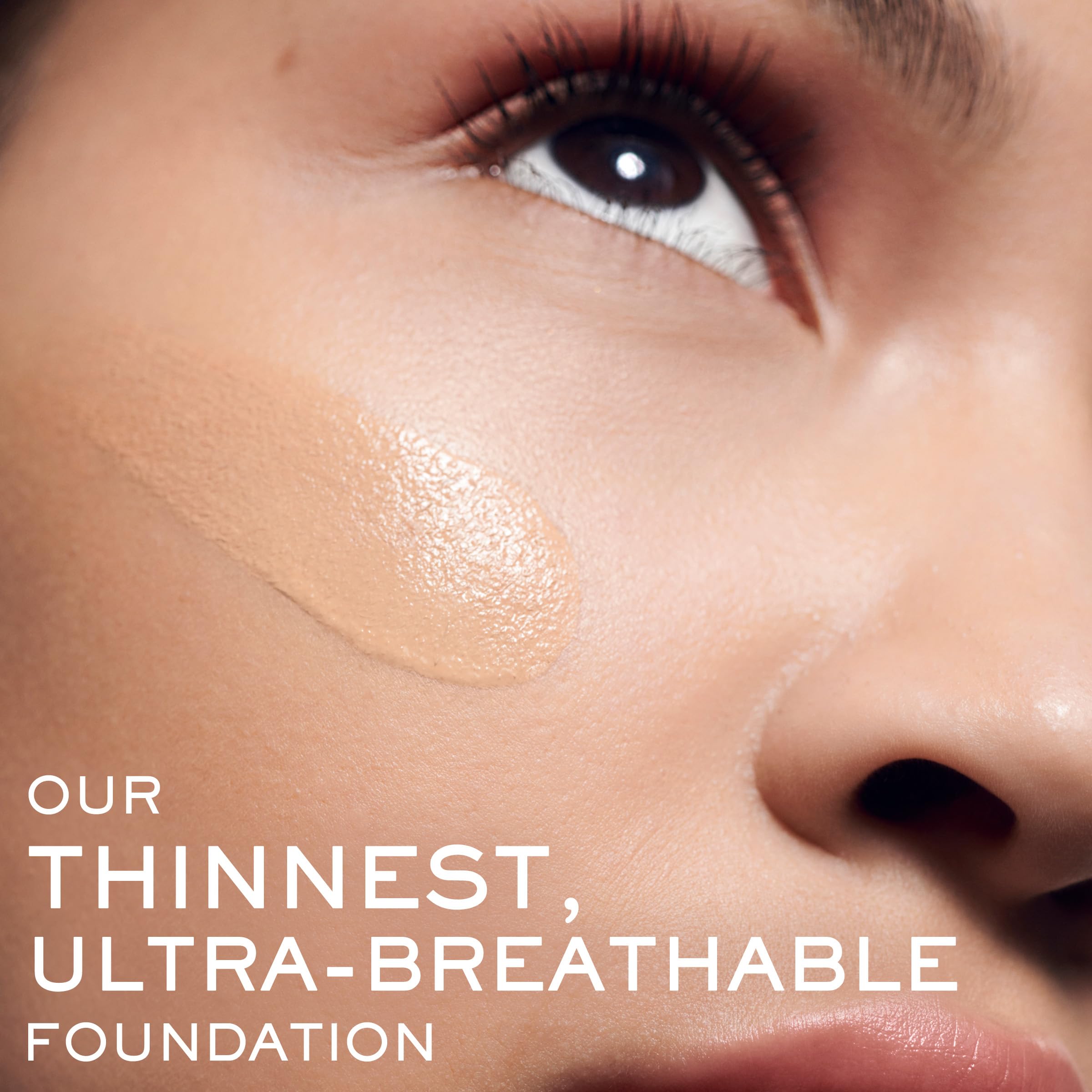 Lancôme Teint Idole Ultra Wear, fórmula con ácido hialurónico y vitamina E para cuidado de la piel.