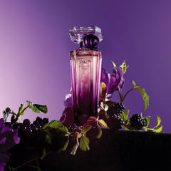 Lancôme Trésor Midnight captura una escena nocturna con un aroma envolvente.