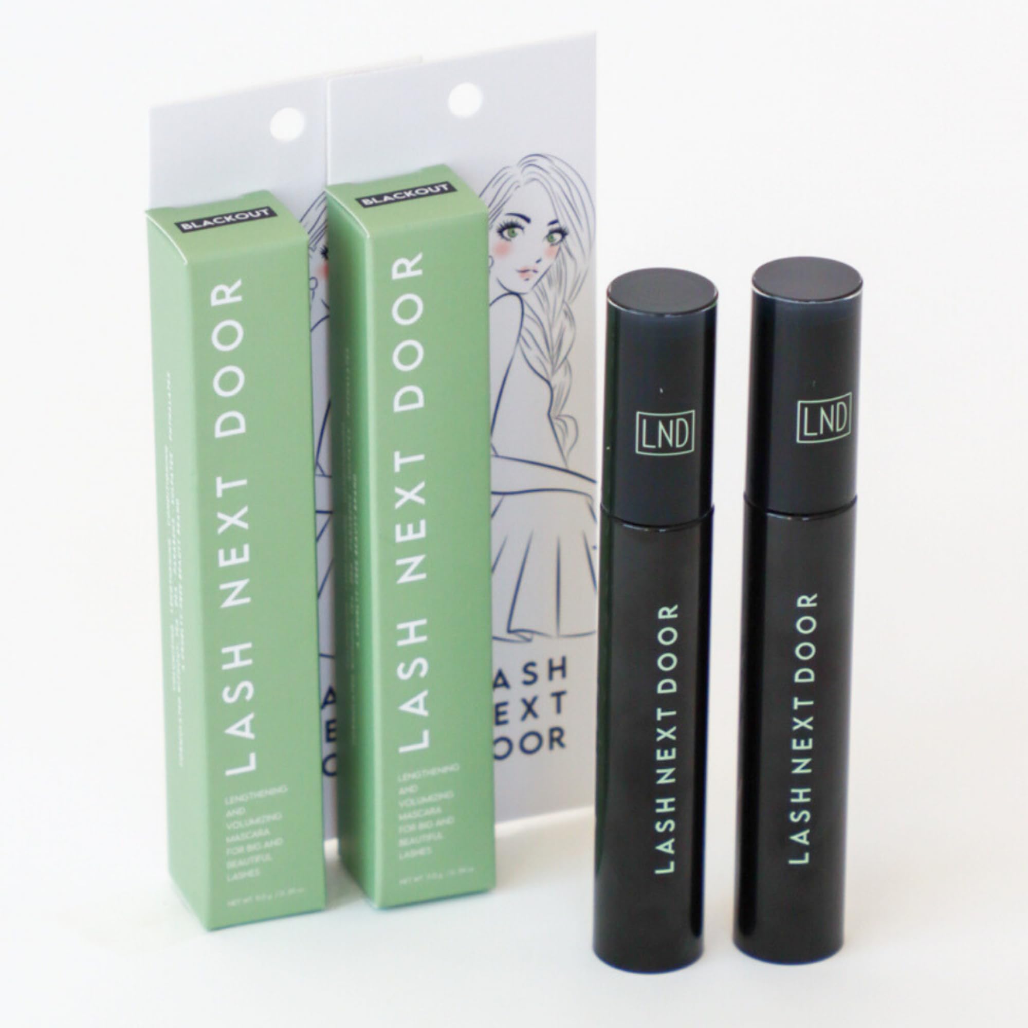 Lash Next Door Mascara define pestañas y aporta look definido al instante.