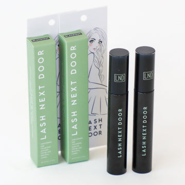 Lash Next Door Mascara define pestañas y aporta look definido al instante.