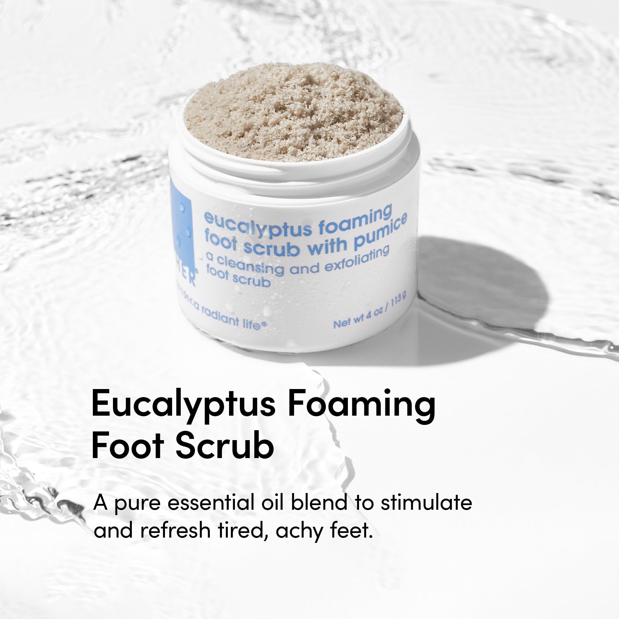 LATHER exfoliante de pies con aceites esenciales de eucalipto para revitalizar.