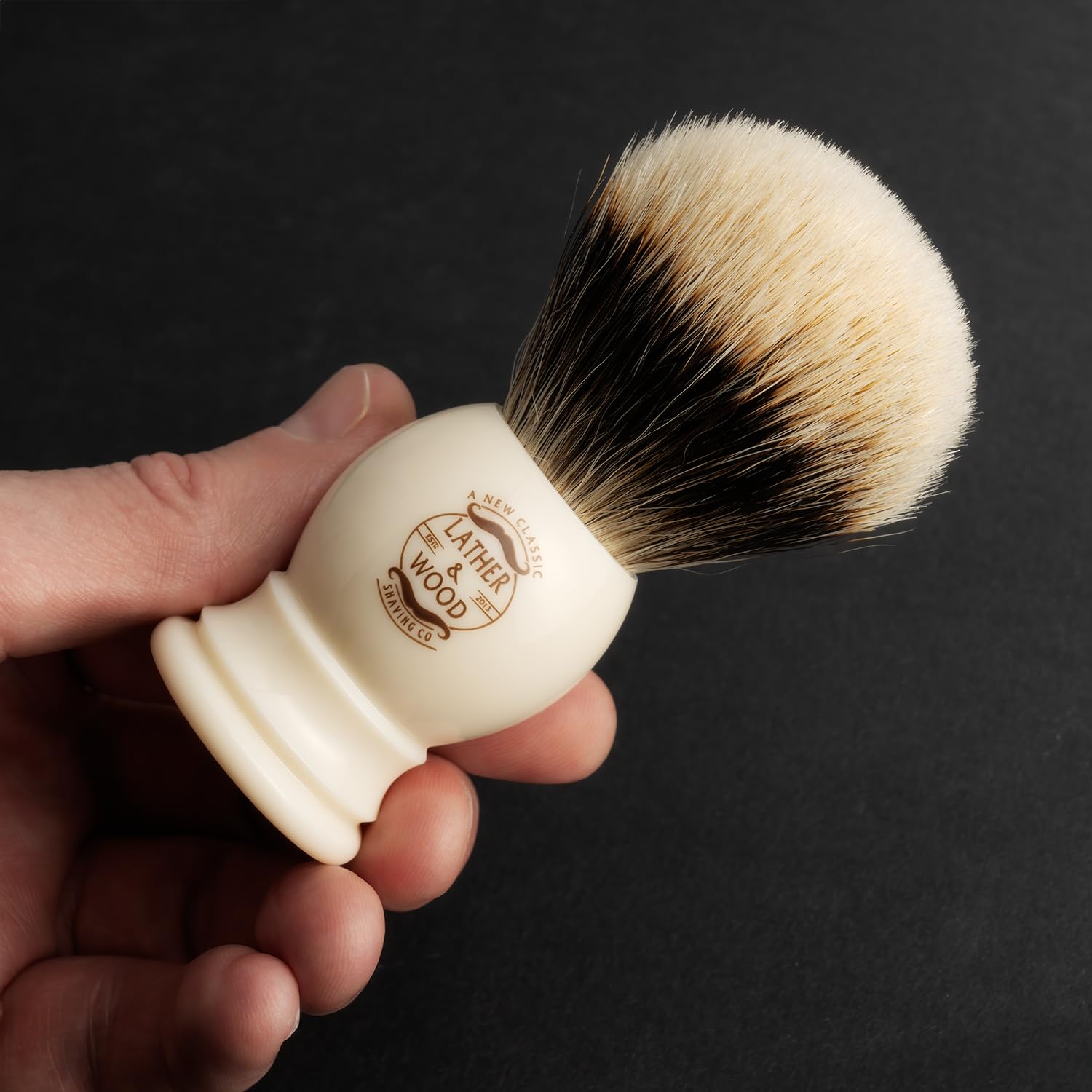 Lather & Wood mantiene la brocha higienizada y lista para usar.