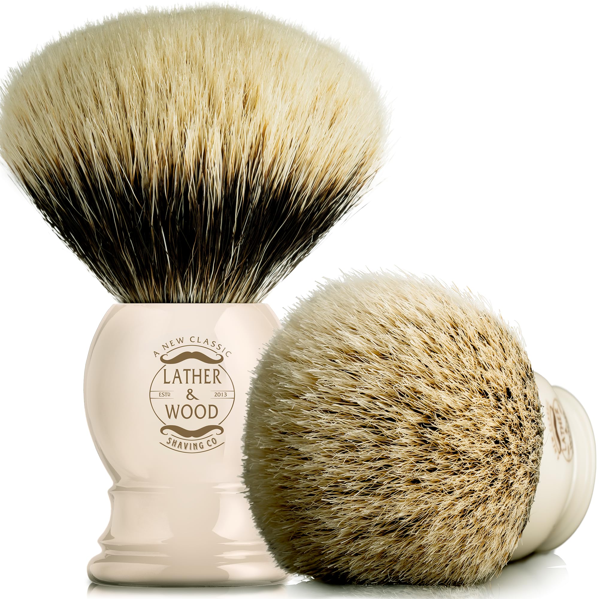 Brocha de tejon puro de Lather & Wood para un afeitado suave y cómodo.