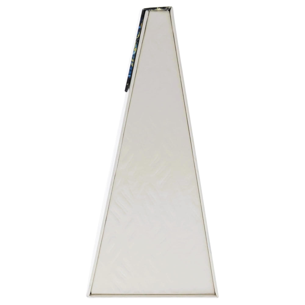 Notas base: ámbar y cedro; ideal para momentos nocturnos y presencia duradera.