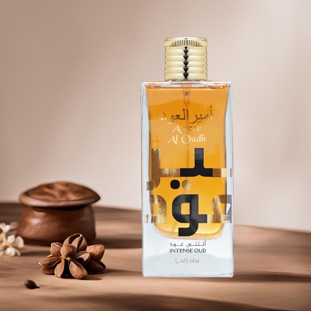 Lattafa Ameer Al Oud Intense Oud, detalle del cuello con cuero elegante