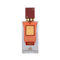 Lattafa Ana Abiyedh Scarlet, frasco que muestra notas frutales y florales.