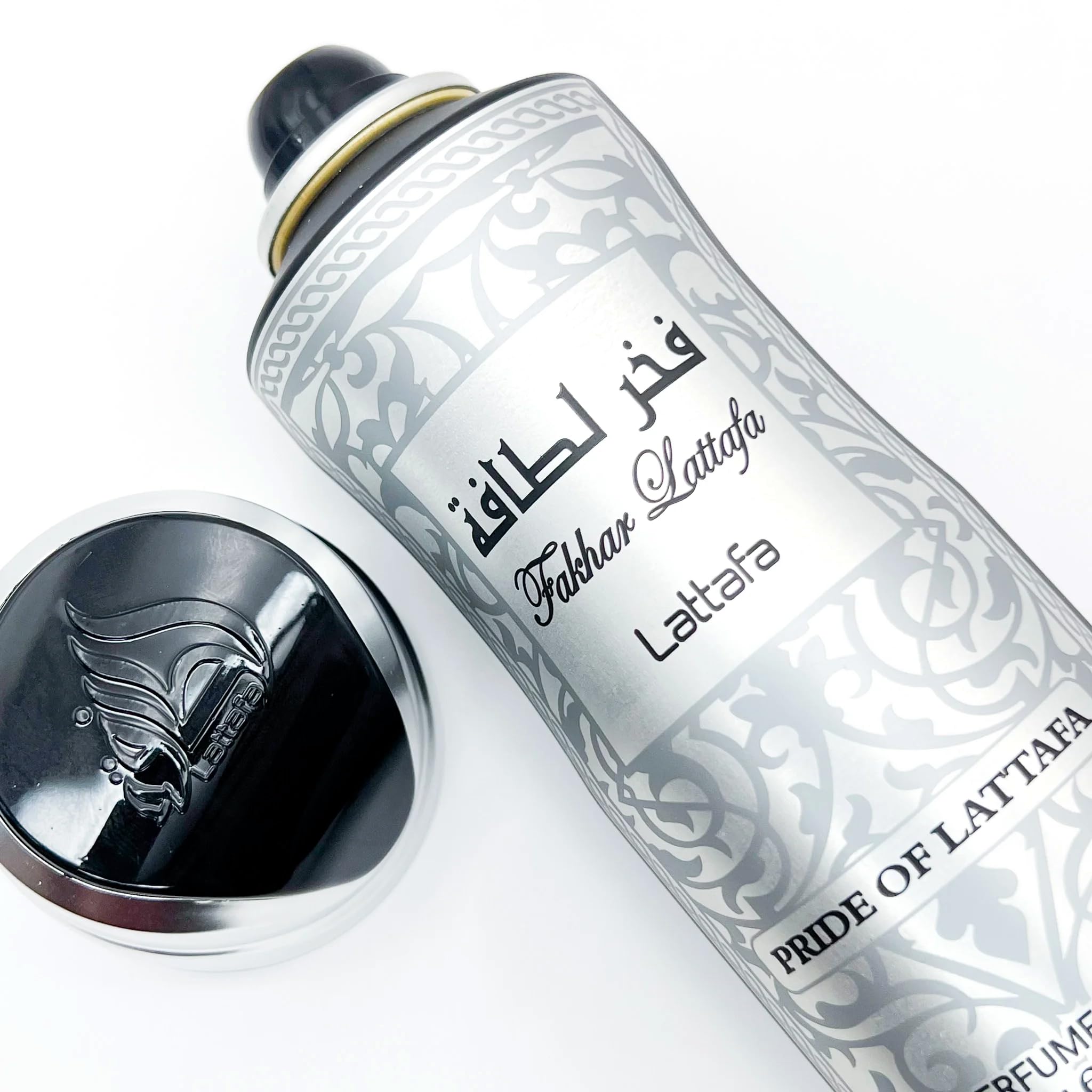 Lattafa Fakhar Hombre – base de musgo de roble y patchouli intensos.