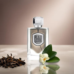 Lattafa Liam Grey, frasco en mesa, complemento perfecto para momentos sociales.